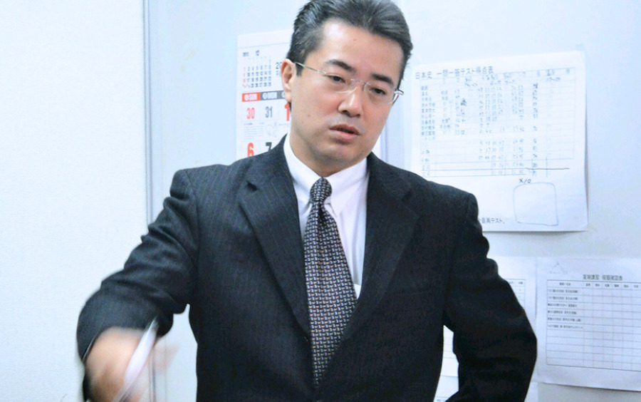 高3生の大学受験を指導する村山