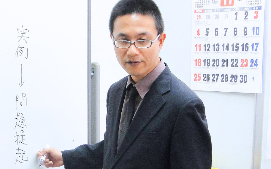 高校生の現代文・古文・漢文を指導する仲村